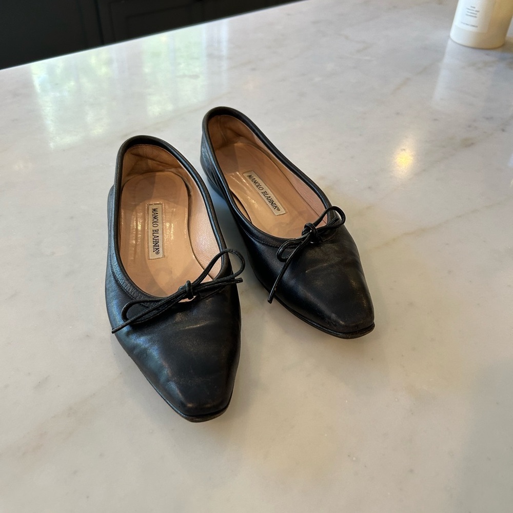 Manolo Blahnik flats -black size 8